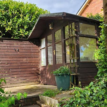 Beautiful House And Elevated Garden In Bridgnorthヴィラ エクステリア 写真