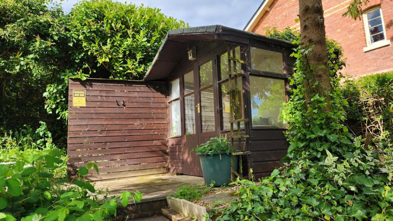 Beautiful House And Elevated Garden In Bridgnorthヴィラ エクステリア 写真